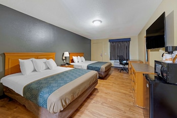 Room, 2 Queen Beds, Smoking