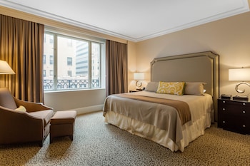 Suite, 1 King Bed (Manhattan)