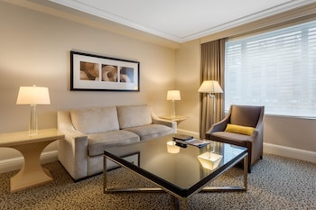 Suite, 1 King Bed (Manhattan)