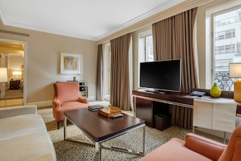 Suite, 1 King Bed (5th Avenue)