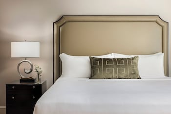 Suite, 1 King Bed (5th Avenue)