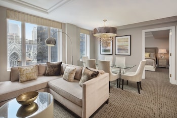 Suite, 1 King Bed (5th Avenue)