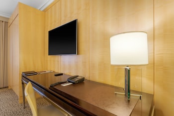 Premier Room, 1 King Bed, City View