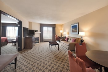 Suite, 1 Bedroom, Fireplace (Wet Bar)