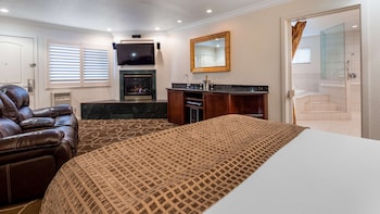 Suite, 1 Queen Bed, Accessible, Jetted Tub