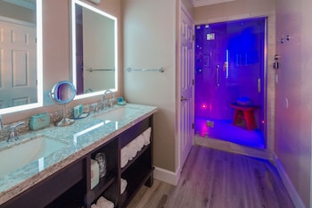 Suite, 1 King Bed, Non Smoking, Refrigerator & Microwave