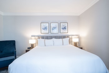 Executive Suite, 1 King Bed (Sofa bed, Wet Bar)