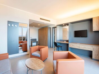 Suite, 1 King Bed, Sea View