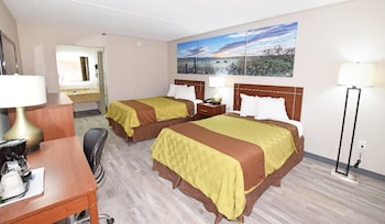 Room, 2 Double Beds, Pool View, Courtyard Area (NonSmoking)