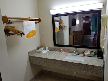 Standard Room, 1 King Bed, Smoking, Ground Floor