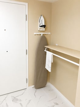 Standard Double Room, 1 King Bed, Accessible, Non Smoking (Accessible)