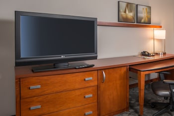Room, 2 Queen Beds (Mobility Accessible, Tub)