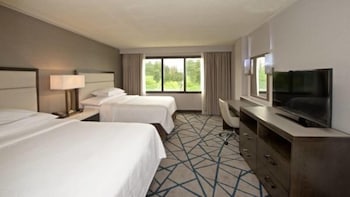 Suite, Multiple Beds, Microwave