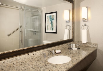 Premium Suite, 1 King Bed, Microwave
