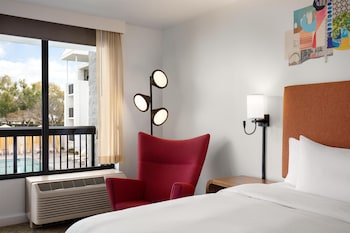 Room, 1 King Bed, Pool View