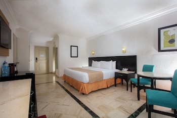 Standard Room, 1 King Bed, City View
