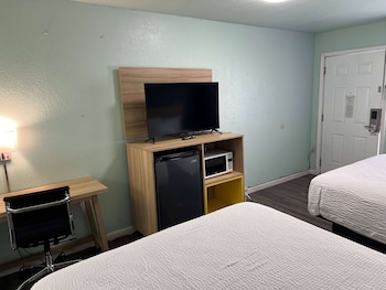 Room, 2 Queen Beds, Smoking