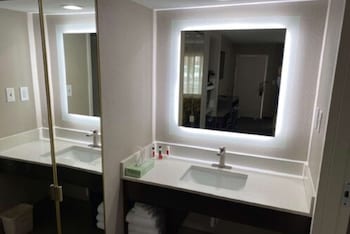 Room, 2 Queen Beds, Non Smoking (1st Floor)