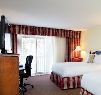 Room, 2 Queen Beds, Resort View (Pavilion)