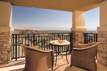 Executive Suite, 1 Double Bed, Balcony (Mobility/Hearing Access, Roll-in Shwr)