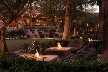 Firepit, 1 King, Club Lounge Access