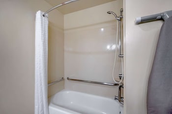 Standard Room, 1 King Bed, Accessible, Bathtub