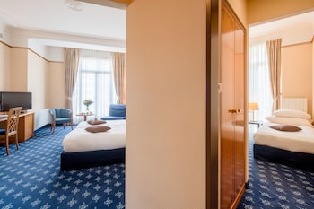 Family Room, Multiple Beds