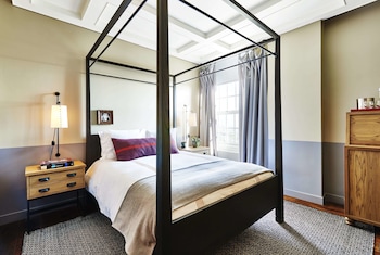 Suite, 1 King Bed with Sofa bed (1 King Bed)