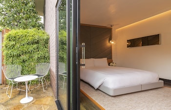 Room, Poolside (Cabana Building)