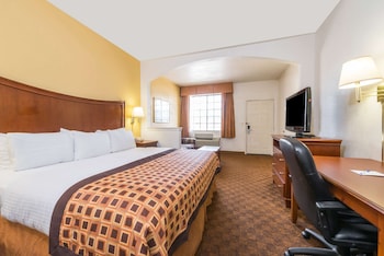 Suite, 1 King Bed, Smoking