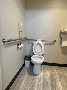 Room, 1 King Bed, Accessible, Non Smoking (Mobility, Tub w/Grab Bars)