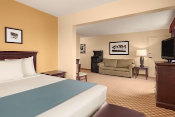 Studio Suite, 1 Queen Bed with Sofa bed, Non Smoking