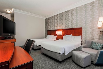 Room, 2 Double Beds (Mobility/Hearing Access, Roll-in Shwr)