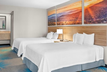 Room, 2 Queen Beds, Non Smoking