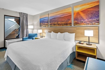 Suite, 1 King Bed, Lake View (Sofa Bed, Soaker Tub)