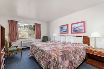 Standard Room, 1 King Bed, Accessible