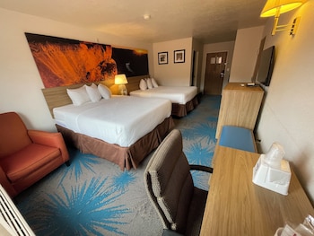 Upgraded, Room, 2 Queen Beds, Non Smoking