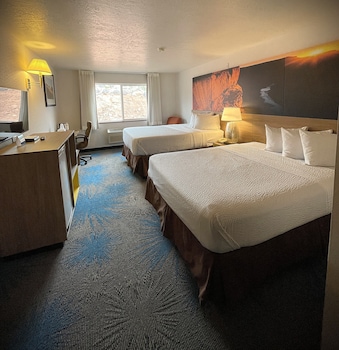 Upgraded, Room, 2 Queen Beds, Non Smoking