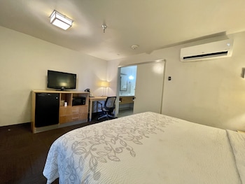 Superior Suite, 1 King Bed (Smoke Free)