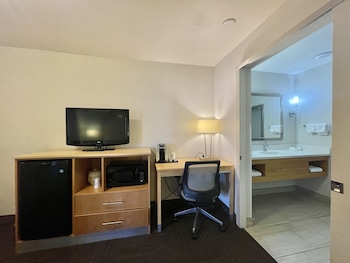 Deluxe Room, 1 King Bed (Smoke Free)