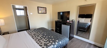 Room, 1 Queen Bed, Accessible, Smoking