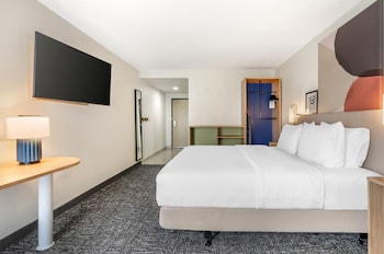 Room, 2 Queen Beds, Accessible (Mobility & Hearing, Roll-in Shower)