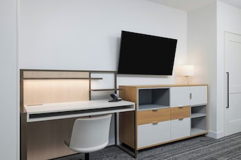 Standard Studio Suite, 1 King Bed (Mobility Accessible, Roll-in Shower)