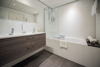 Family Room, Multiple Beds, Bathtub