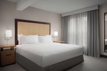 Suite, 1 King Bed, Accessible (Roll-in Shower)