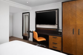Deluxe Room, 1 King Bed
