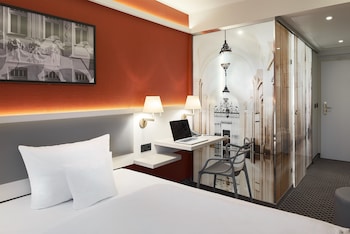 Standard Room, 2 Twin Beds (Street View)