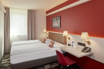 Standard Room, 1 Double Bed (Street View)