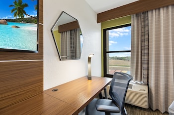 Standard Room, 1 King Bed, Accessible Bathtub (Mobility)
