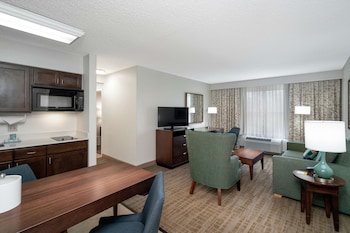 Suite, 1 King Bed with Sofa bed, Kitchen, Pool View (Non Smoking)